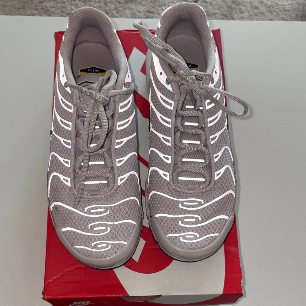 ๐๐๐Air max plus light pink (violet) size 8 - Picture 3 of 7
